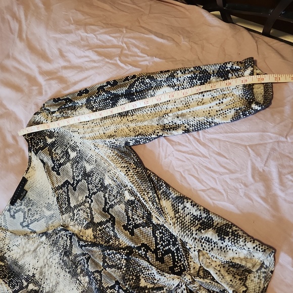 💥2/$20💥 Sanctuary Snakeskin Wrap Blouse - Picture 6 of 10